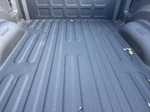 New 2025 RAM 2500 Laramie AWD/4WD image 17