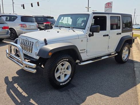 Used 2017 Jeep Wrangler Unlimited Sport w/ Quick Order Package 24S AWD/4WD image 3