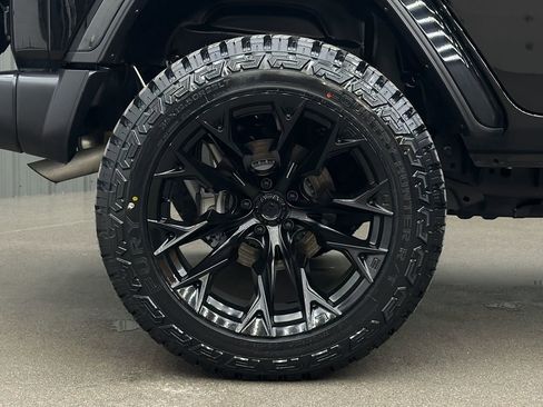 Used 2025 Jeep Wrangler Unlimited Sahara w/ Safety Group image 11