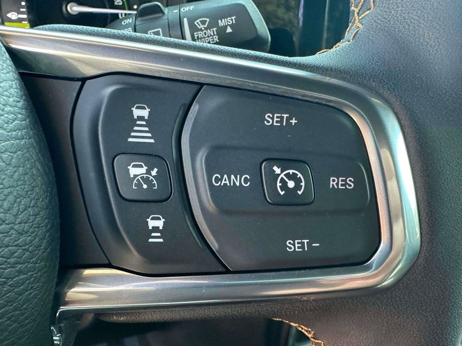 Used 2025 Jeep Wrangler Unlimited Sahara w/ Safety Group AWD/4WD image 21