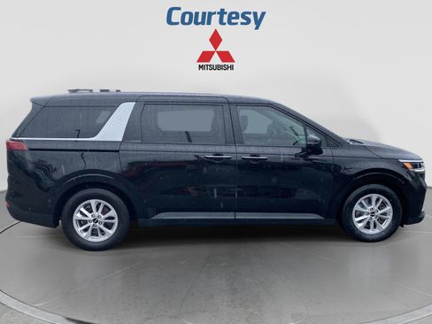 Used 2022 Kia Carnival LX FWD image 7