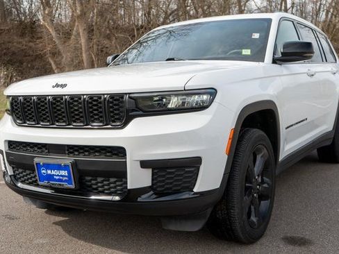 Used 2023 Jeep Grand Cherokee L Altitude image 2