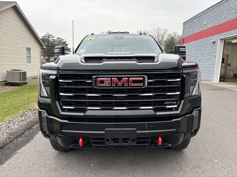 Used 2024 GMC Sierra 2500 AT4 w/ Technology Package image 8