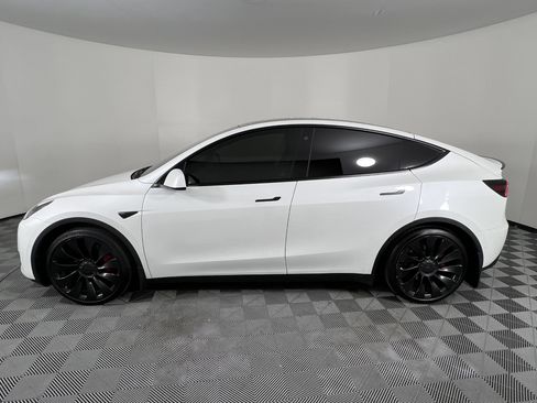 Used 2022 Tesla Model Y Performance AWD/4WD image 9