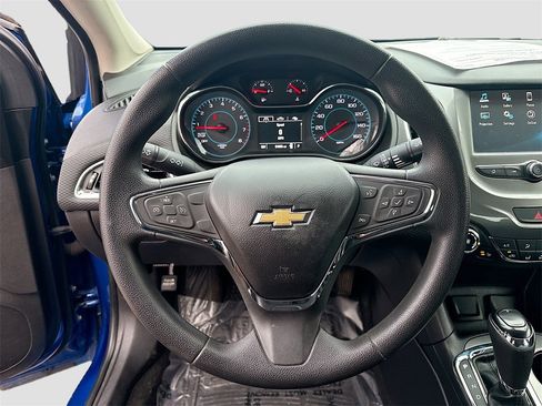 Used 2017 Chevrolet Cruze LT w/ Convenience Package image 11