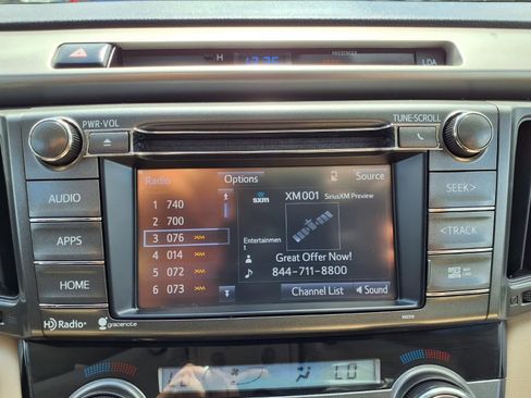 Used 2014 Toyota RAV4 Limited w/ Technology Package image 19