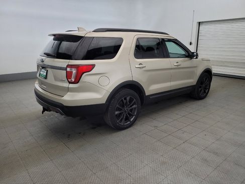 Used 2017 Ford Explorer XLT w/ Equipment Group 202A AWD/4WD image 10