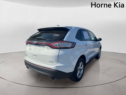 Used 2018 Ford Edge SE FWD image 4