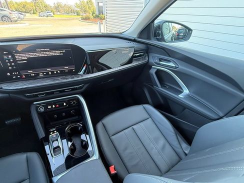 Used 2025 Audi Q5 Premium w/ Convenience Package AWD/4WD image 12