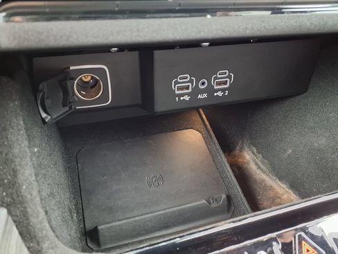 Certified 2024 Jeep Wagoneer Series II w/ Flexible Seating Group AWD/4WD image 9