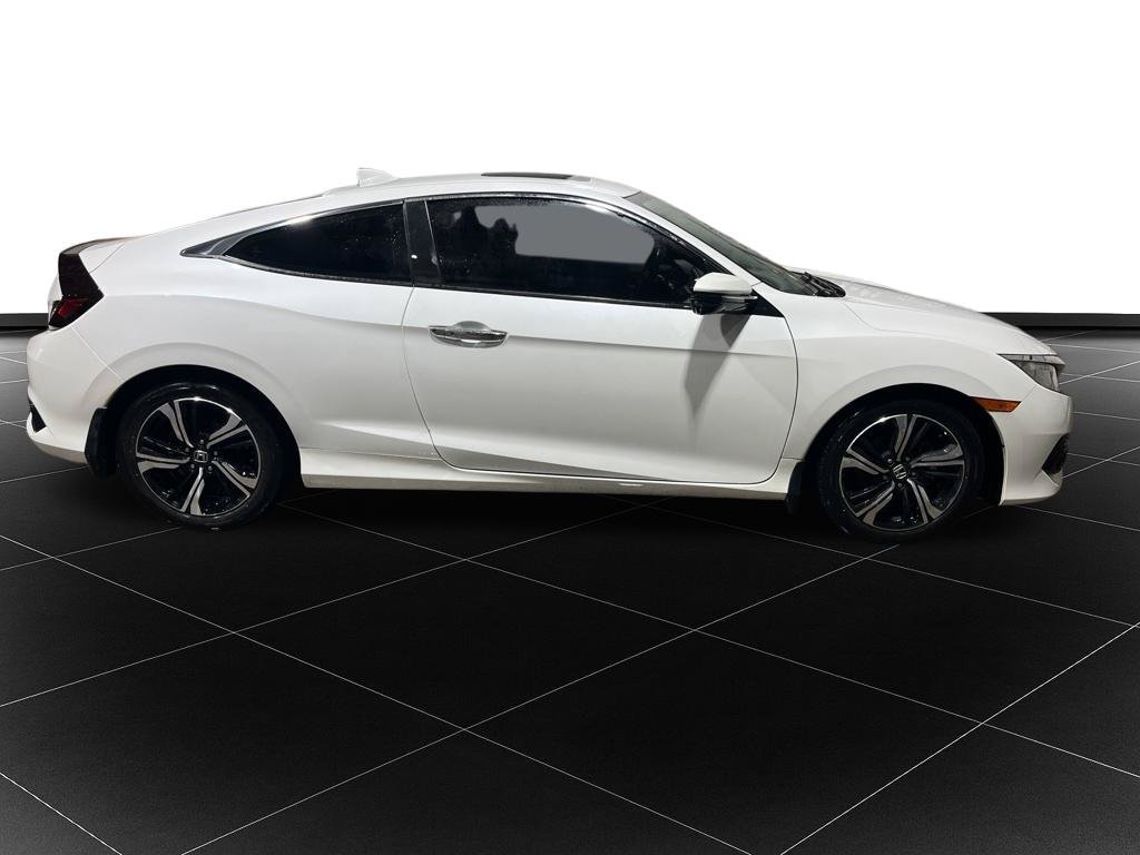 Used 2018 Honda Civic Touring image 5