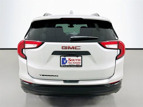 Used 2022 GMC Terrain SLE w/ Driver Convenience Package image 5