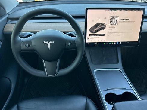 Used 2021 Tesla Model Y Long Range AWD/4WD image 16