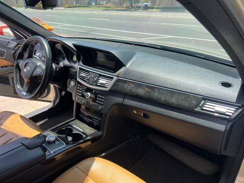 Used 2010 Mercedes-Benz E 350 Sedan image 37
