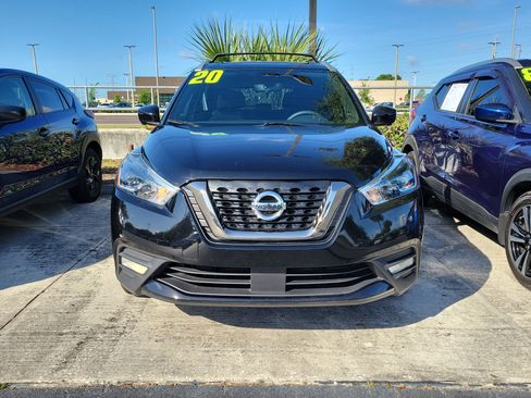 Used 2020 Nissan Kicks SR w/ Exterior Package FWD image 2