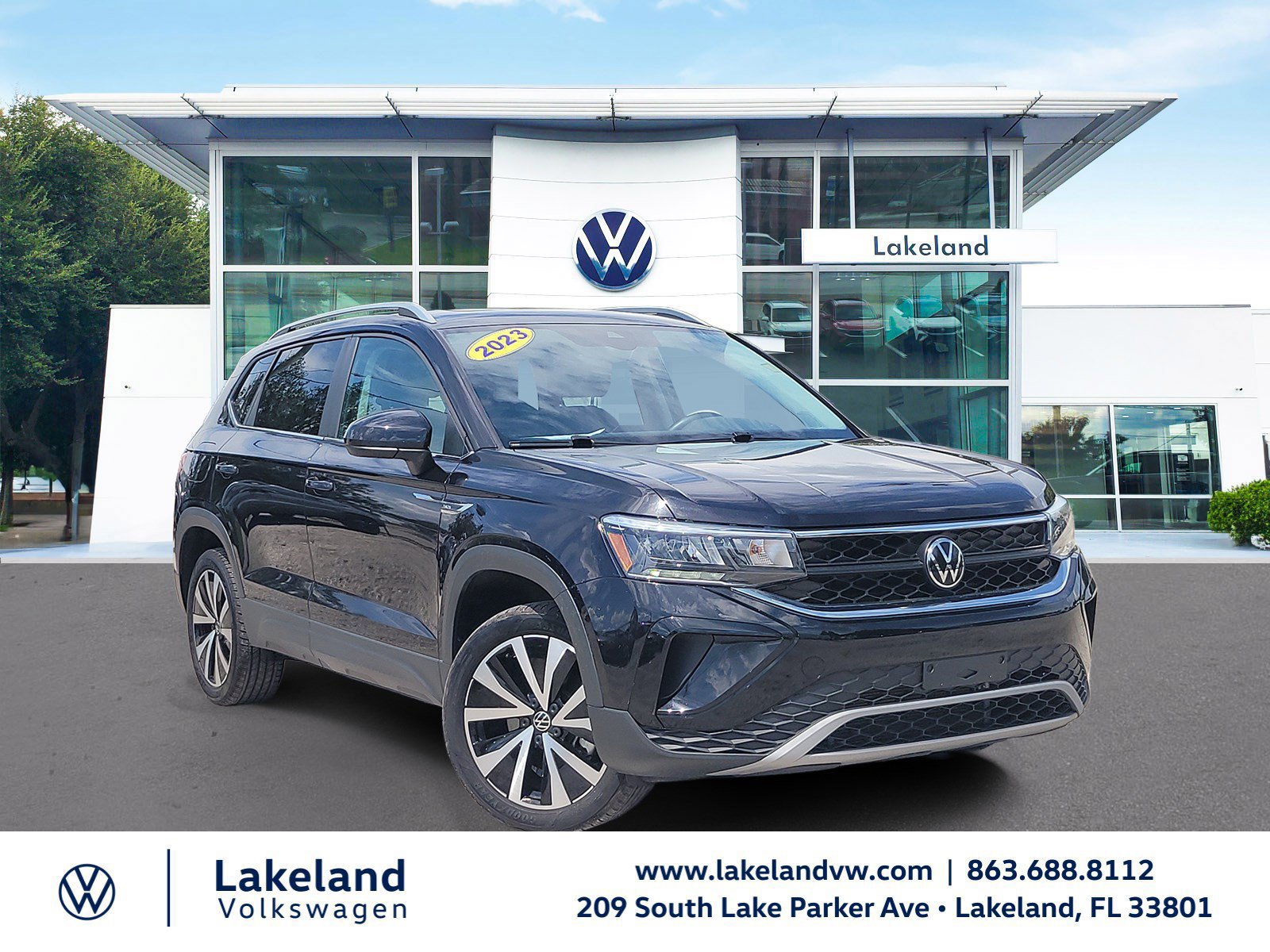Used 2023 Volkswagen Taos SE w/ Panoramic Sunroof Package FWD image 1