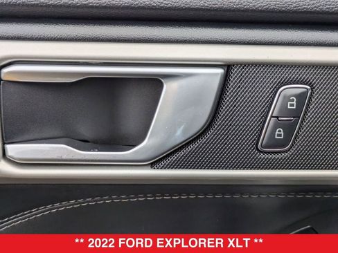 Used 2022 Ford Explorer XLT image 12