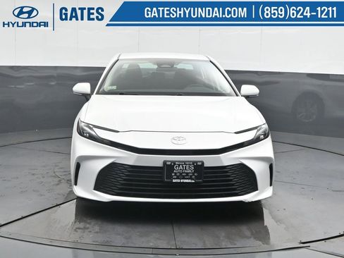 Used 2025 Toyota Camry LE image 5