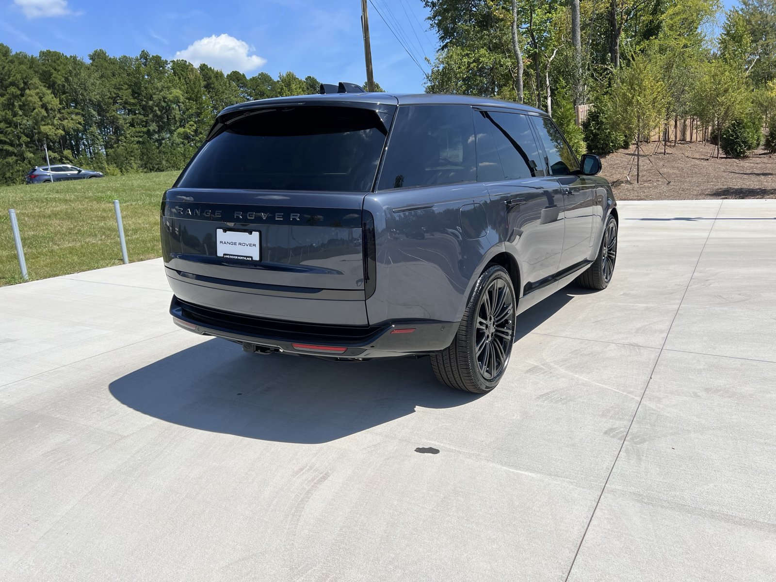 New 2026 Land Rover Range Rover Long Wheelbase SE AWD/4WD image 2