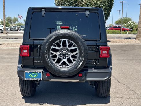 Used 2025 Jeep Wrangler Unlimited Sahara AWD/4WD image 4