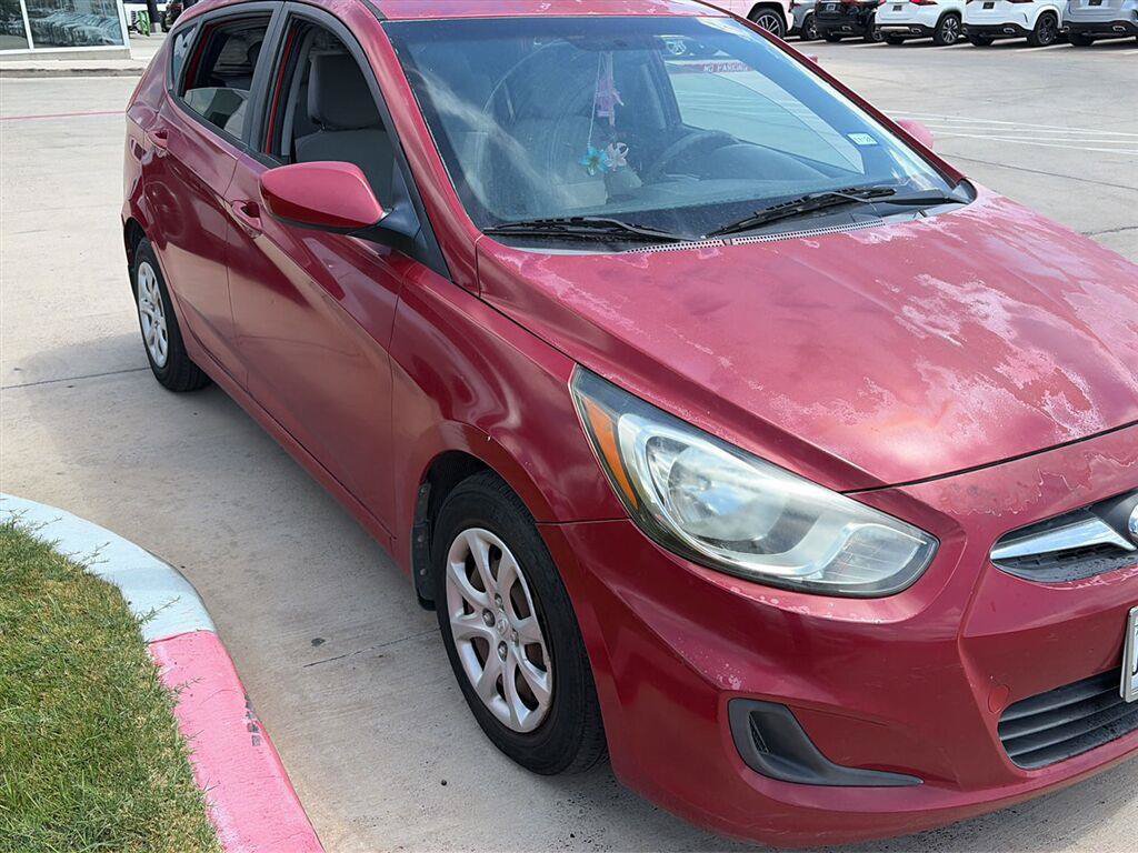 Used 2014 Hyundai Accent GS FWD image 2