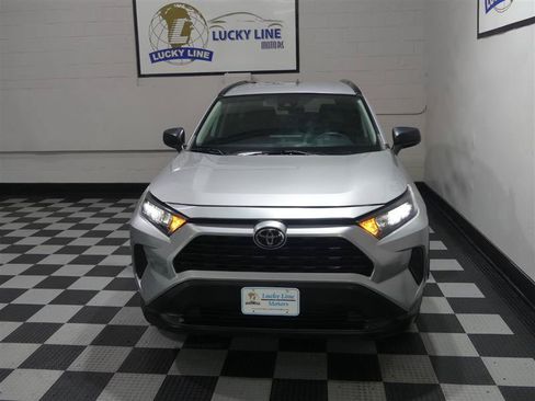 Used 2021 Toyota RAV4 LE FWD image 3