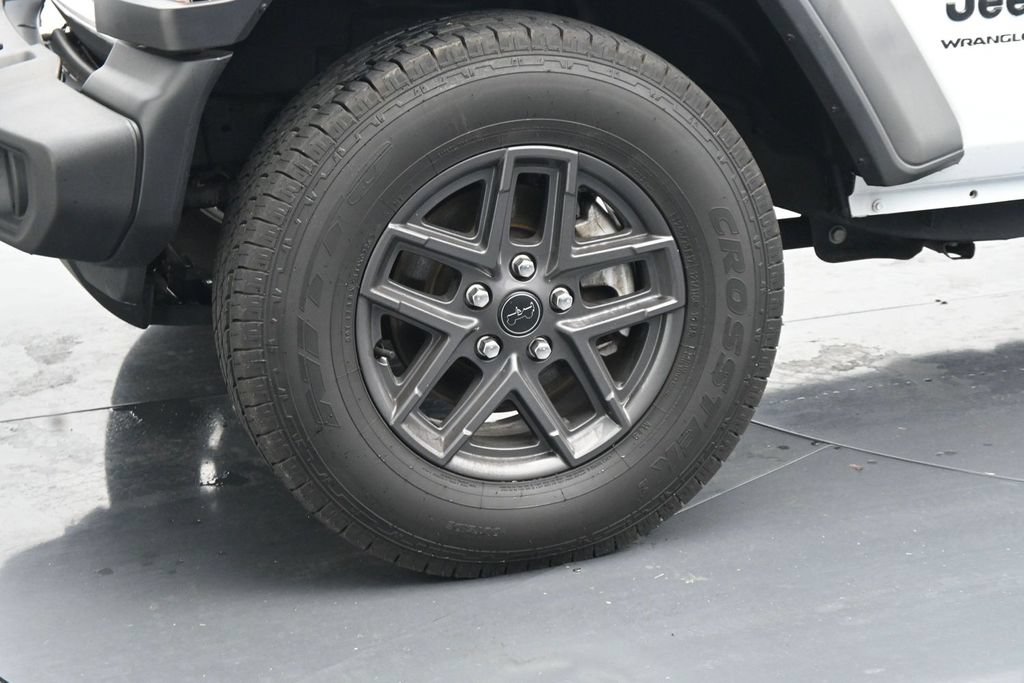 Used 2024 Jeep Wrangler Unlimited Sport AWD/4WD image 12