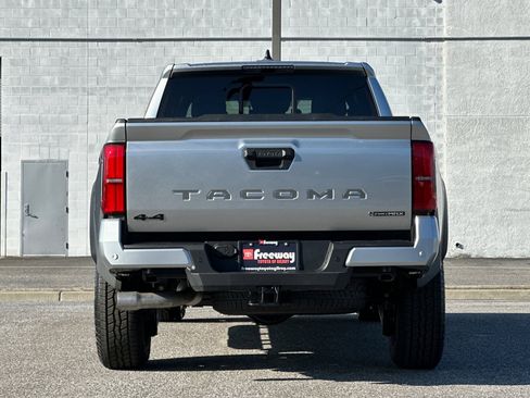 New 2025 Toyota Tacoma TRD Off-Road image 5