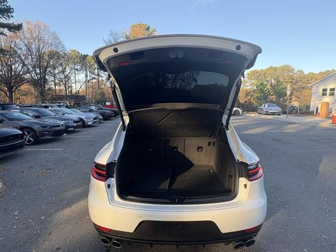 Used 2018 Porsche Macan image 11