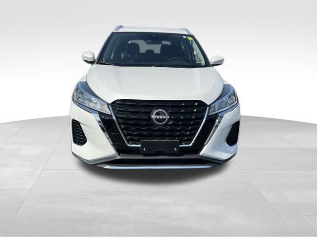 Used 2023 Nissan Kicks SV FWD image 2