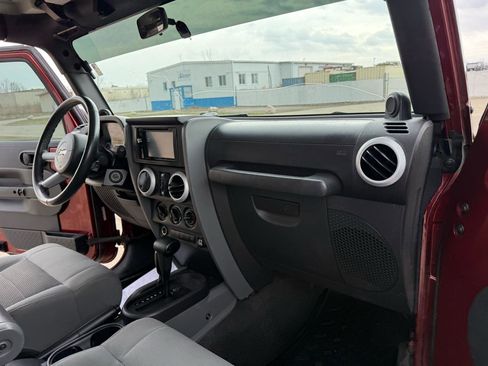 Used 2008 Jeep Wrangler Unlimited Sahara w/ Dual Top Group AWD/4WD image 23