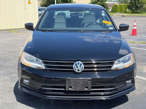 Used 2016 Volkswagen Jetta Sport FWD image 2