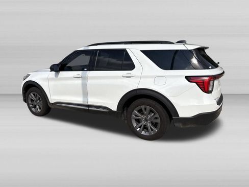 Used 2025 Ford Explorer Active w/ Active Comfort Package AWD/4WD image 8