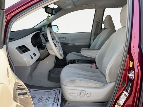 Used 2011 Toyota Sienna LE FWD image 11