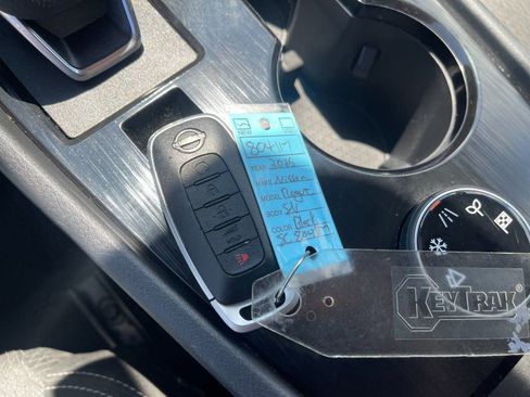 Used 2025 Nissan Rogue SV AWD/4WD image 10