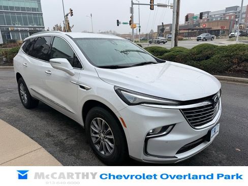 Used 2022 Buick Enclave Premium image 3