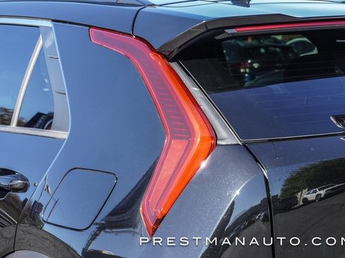 Used 2025 Kia Niro EX image 18