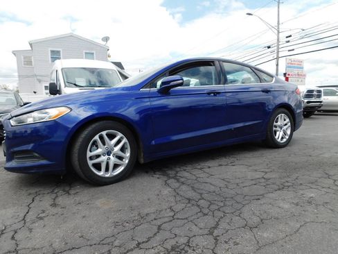 Used 2016 Ford Fusion SE FWD image 2