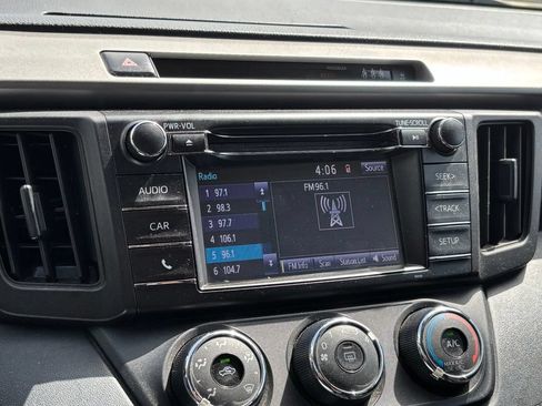 Used 2017 Toyota RAV4 LE AWD/4WD image 9
