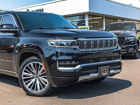 Used 2022 Jeep Grand Wagoneer Series III w/ Flexible Seating Group AWD/4WD image 3