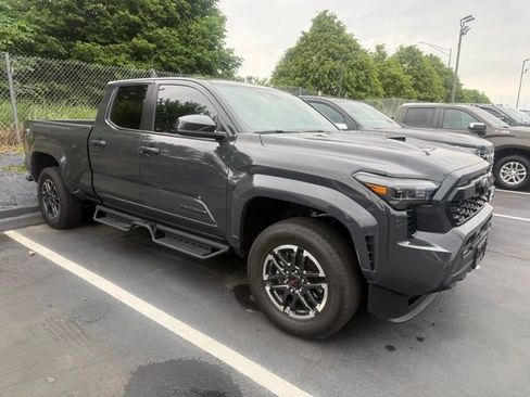 Used 2025 Toyota Tacoma TRD Sport AWD/4WD image 5