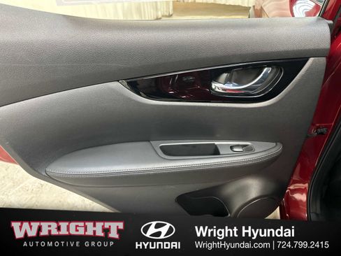 Used 2021 Nissan Rogue Sport SV image 12