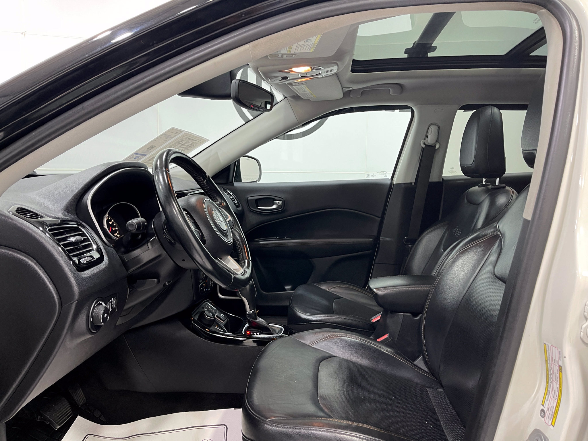 Used 2019 Jeep Compass Limited AWD/4WD image 13