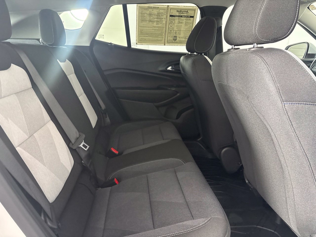 Used 2025 Chevrolet Trax LS w/ LS Convenience Package FWD image 27