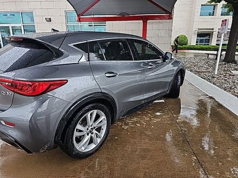 Used 2018 INFINITI QX30 FWD image 3