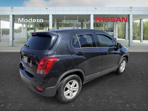 Used 2020 Chevrolet Trax LS w/ Tint and Cruise Package FWD image 5