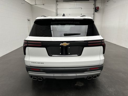 Used 2025 Chevrolet Traverse LT FWD image 8