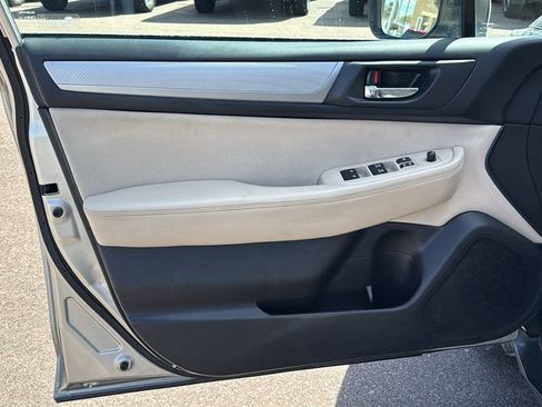 Used 2018 Subaru Outback 2.5i Premium AWD/4WD image 17