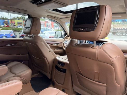 Used 2016 Cadillac Escalade Platinum AWD/4WD image 21