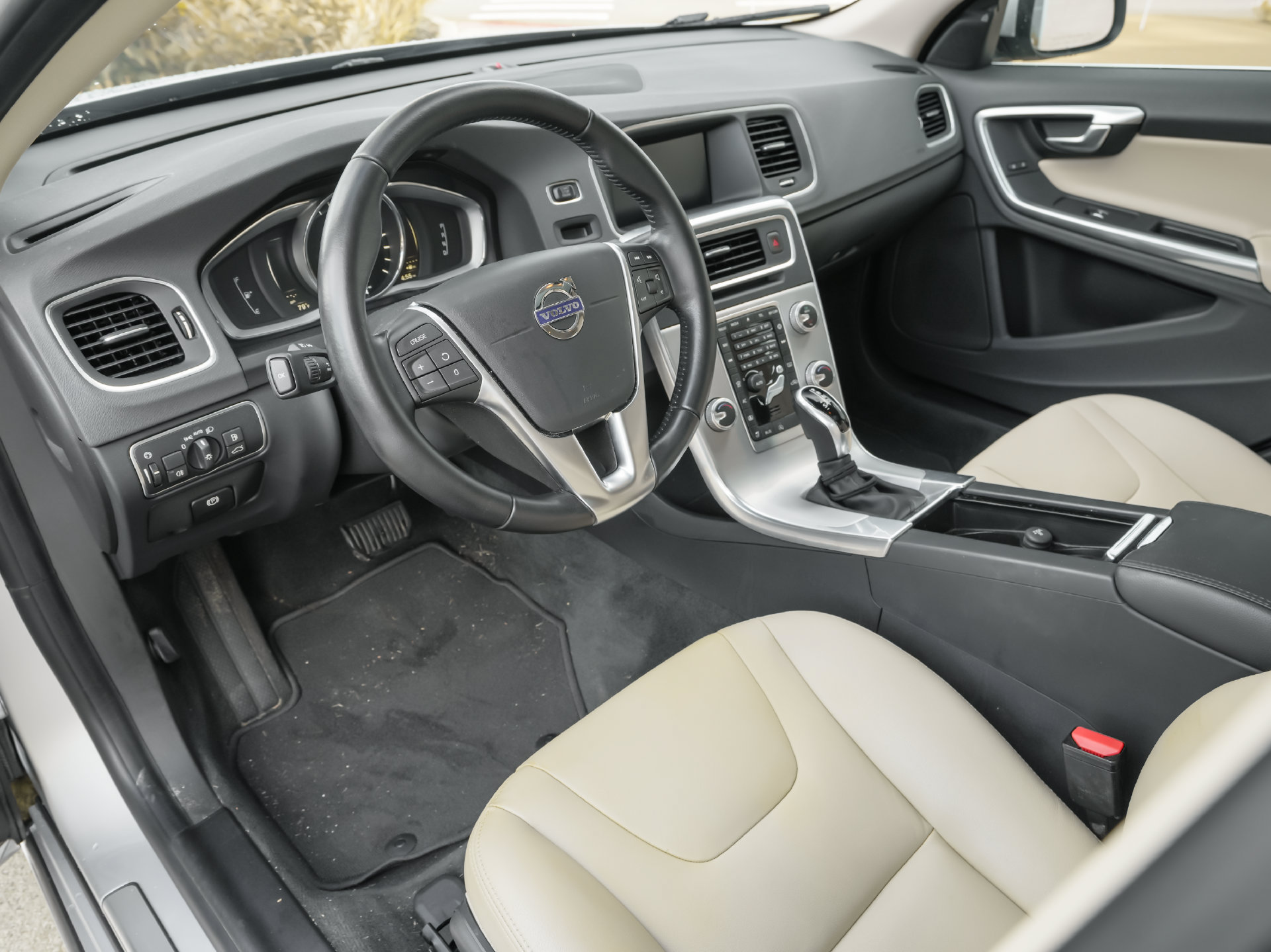 Used 2018 Volvo S60 T5 Inscription FWD image 2